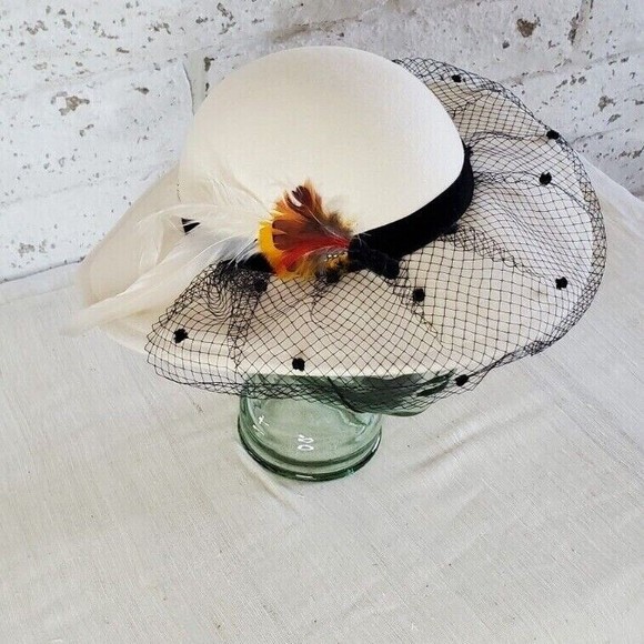 VINTAGE | Plaza Suite for BETMAR | Ladies Cream White Fishnet Veil Bow Wool Hat - Picture 6 of 10
